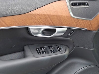 2024 Volvo XC90 Plus Bright Theme