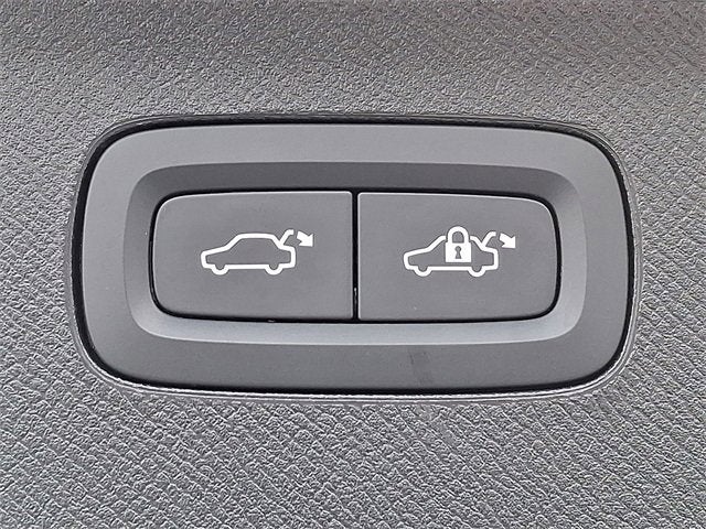 2024 Volvo XC90 Plus Bright Theme