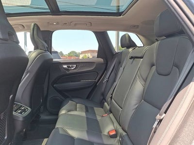 2023 Volvo XC60 Ultimate Bright Theme