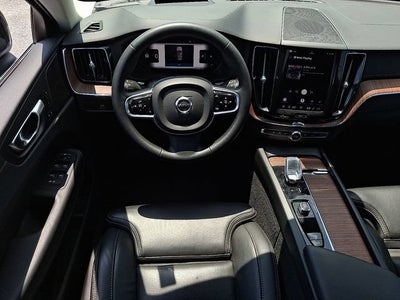 2023 Volvo XC60 Ultimate Bright Theme