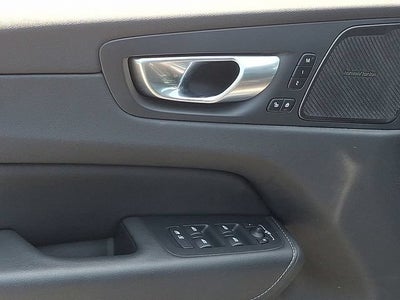 2023 Volvo XC60 Ultimate Bright Theme