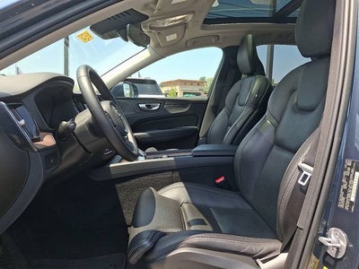 2023 Volvo XC60 Ultimate Bright Theme
