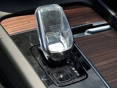 2023 Volvo XC60 Ultimate Bright Theme