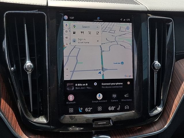 2023 Volvo XC60 Ultimate Bright Theme