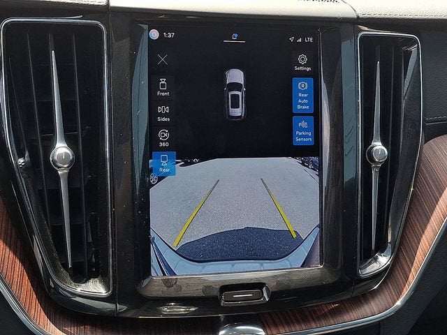 2023 Volvo XC60 Ultimate Bright Theme
