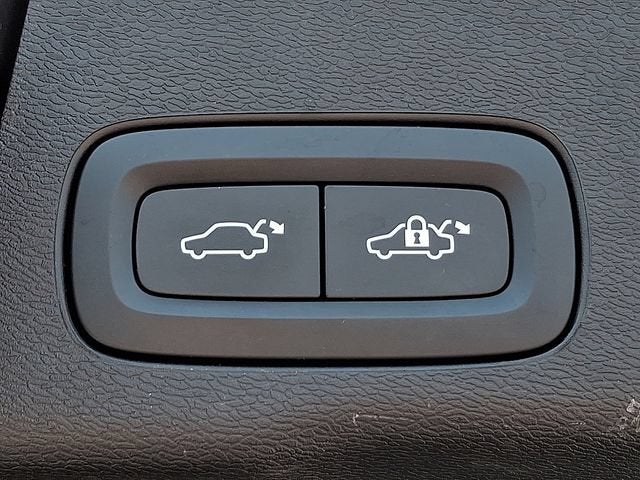 2023 Volvo XC60 Ultimate Bright Theme