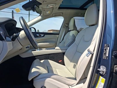 2023 Volvo XC60 Ultimate Bright Theme