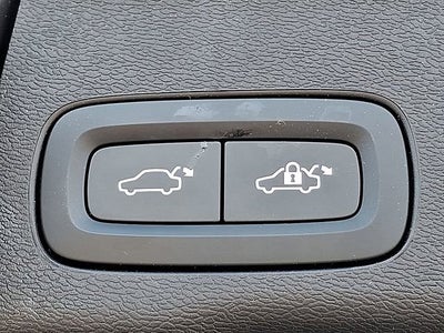 2023 Volvo XC60 Ultimate Bright Theme
