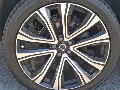 2023 Volvo XC60 Ultimate Bright Theme