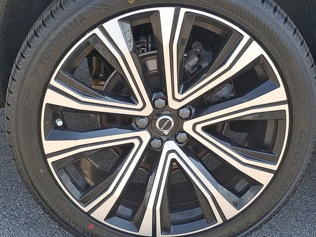 2023 Volvo XC60 Ultimate Bright Theme