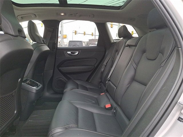 2023 Volvo XC60 Ultimate Bright Theme