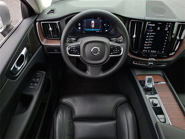 2023 Volvo XC60 Ultimate Bright Theme