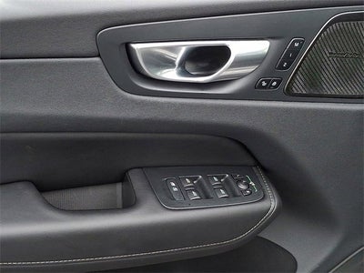 2023 Volvo XC60 Ultimate Bright Theme