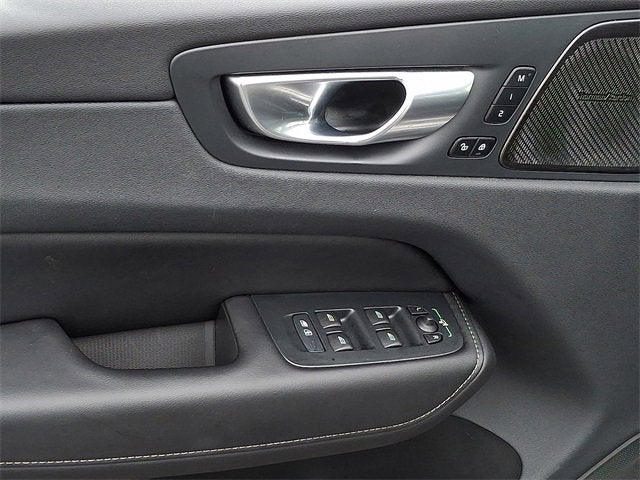 2023 Volvo XC60 Ultimate Bright Theme