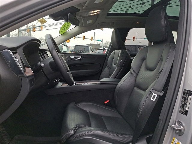 2023 Volvo XC60 Ultimate Bright Theme