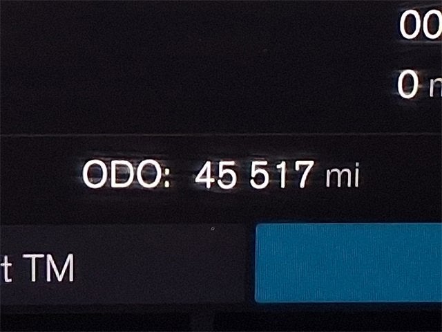 2023 Volvo XC60 Ultimate Bright Theme