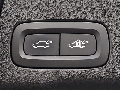 2023 Volvo XC60 Ultimate Bright Theme