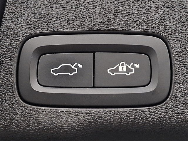 2023 Volvo XC60 Ultimate Bright Theme