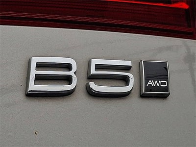 2023 Volvo XC60 Ultimate Bright Theme