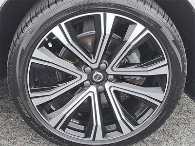 2023 Volvo XC60 Ultimate Bright Theme