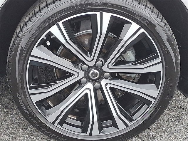 2023 Volvo XC60 Ultimate Bright Theme