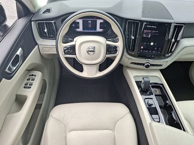 2024 Volvo XC60 Plus Dark Theme