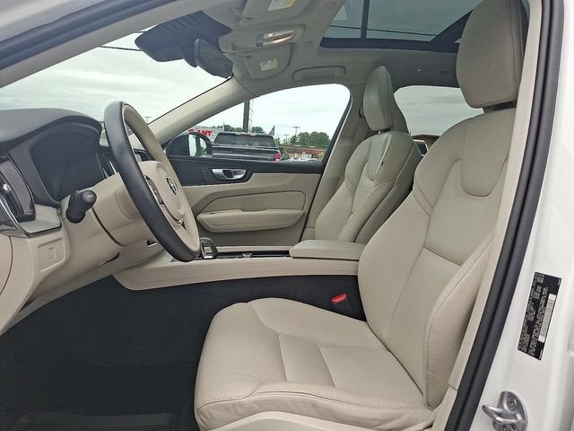 2024 Volvo XC60 Plus Dark Theme