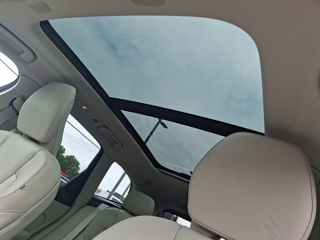 2024 Volvo XC60 Plus Dark Theme