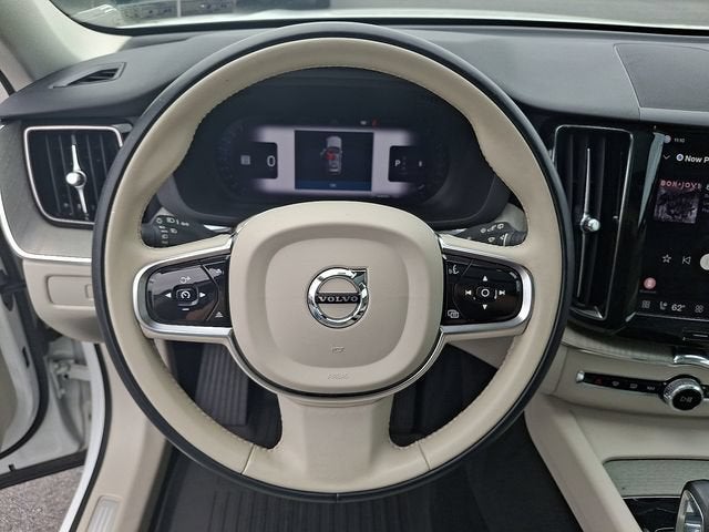 2024 Volvo XC60 Plus Dark Theme