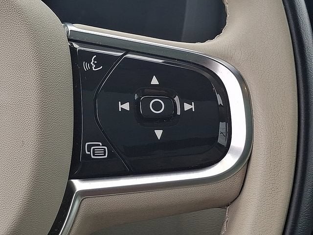 2024 Volvo XC60 Plus Dark Theme