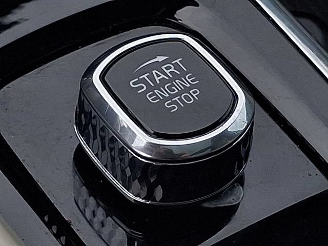 2024 Volvo XC60 Plus Dark Theme