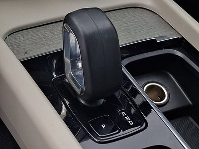 2024 Volvo XC60 Plus Dark Theme