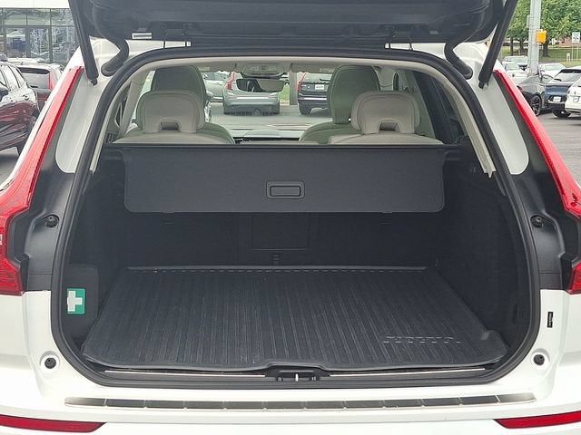 2024 Volvo XC60 Plus Dark Theme