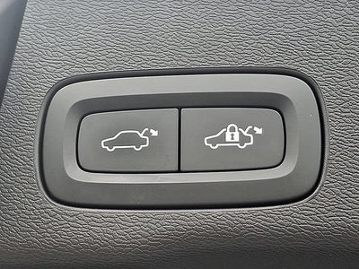 2024 Volvo XC60 Plus Dark Theme