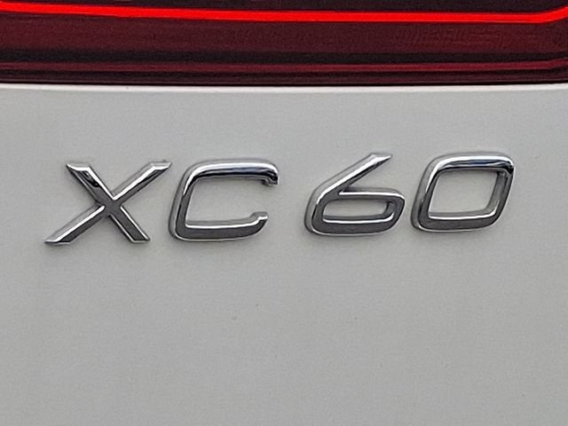2024 Volvo XC60 Plus Dark Theme