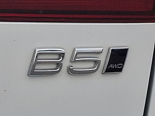 2024 Volvo XC60 Plus Dark Theme