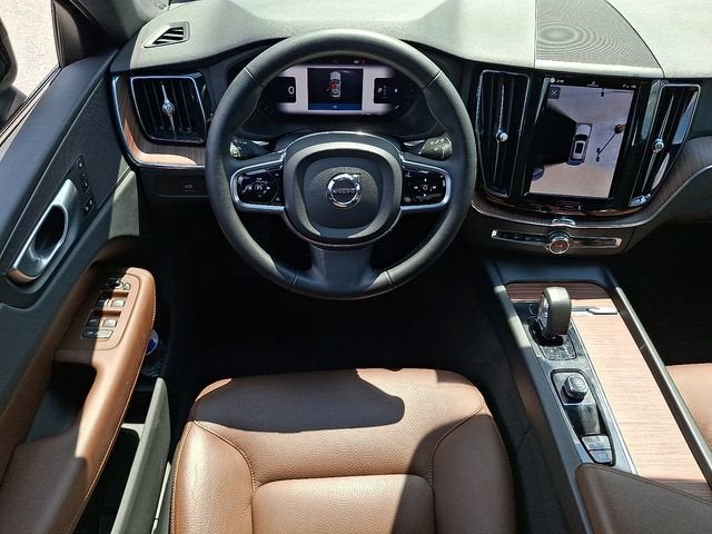 2024 Volvo XC60 Plus Dark Theme