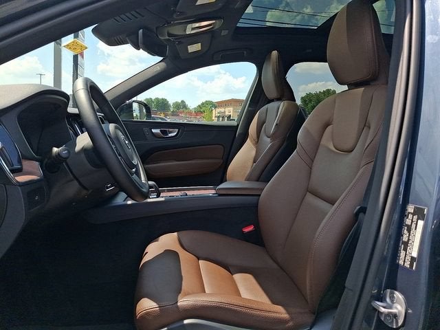 2024 Volvo XC60 Plus Dark Theme