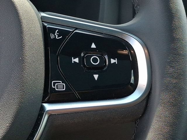 2024 Volvo XC60 Plus Dark Theme