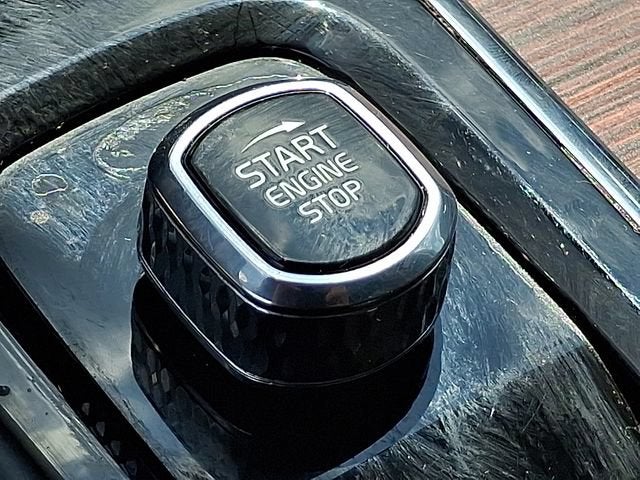 2024 Volvo XC60 Plus Dark Theme