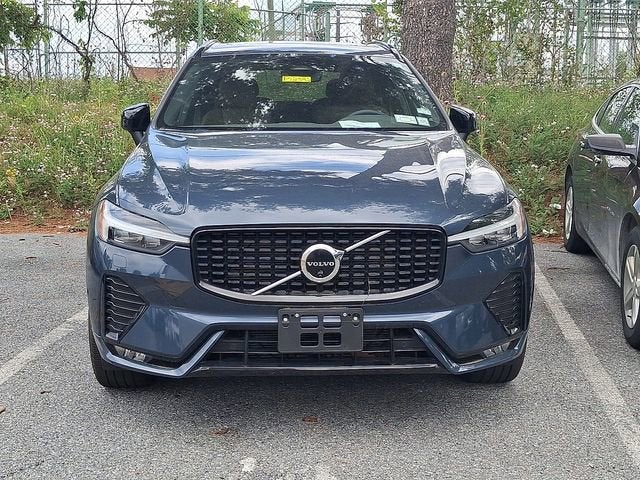 2024 Volvo XC60 Plus Dark Theme