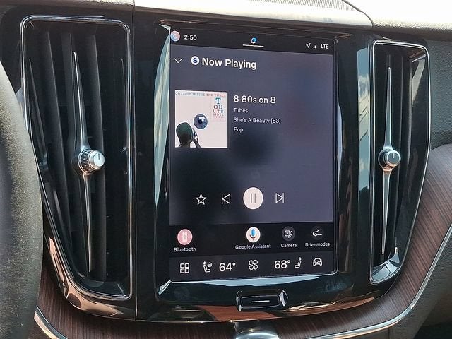 2024 Volvo XC60 Plus Dark Theme