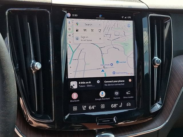 2024 Volvo XC60 Plus Dark Theme