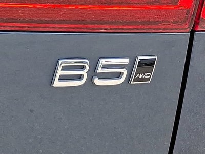 2024 Volvo XC60 Plus Dark Theme
