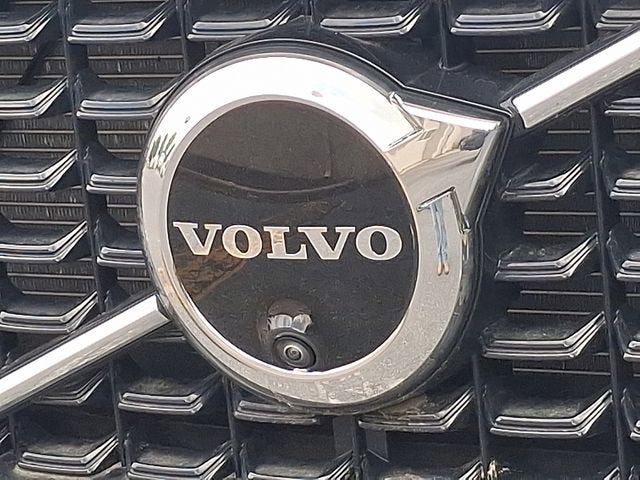2024 Volvo XC60 Plus Dark Theme