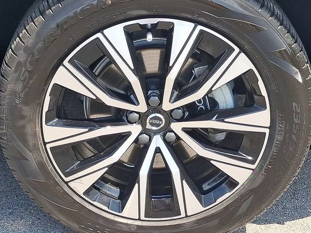 2024 Volvo XC60 Plus Dark Theme