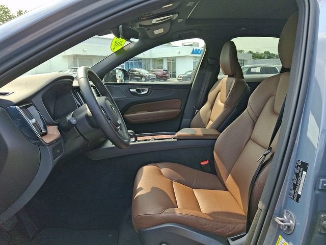 2024 Volvo XC60 Plus Dark Theme