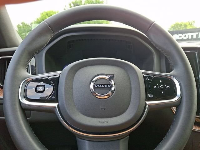 2024 Volvo XC60 Plus Dark Theme
