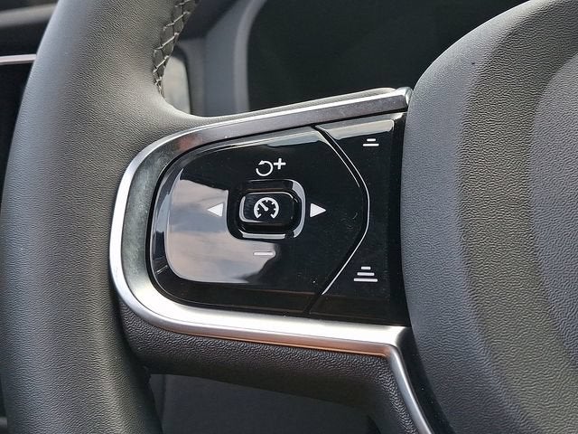 2024 Volvo XC60 Plus Dark Theme