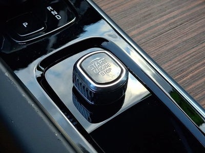 2024 Volvo XC60 Plus Dark Theme